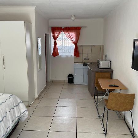 La Fiance Village Polokwane Bagian luar foto