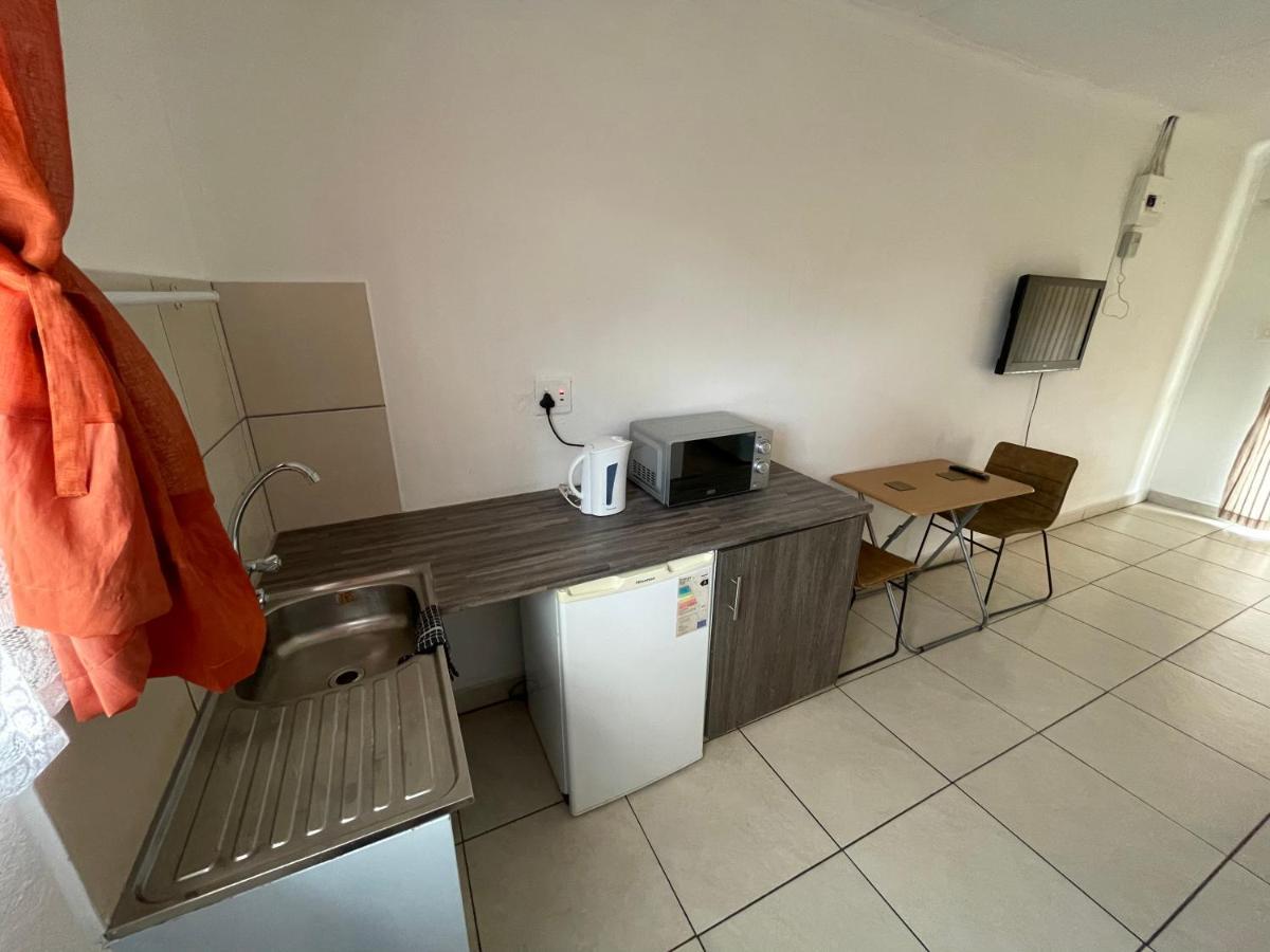 La Fiance Village Polokwane Bagian luar foto