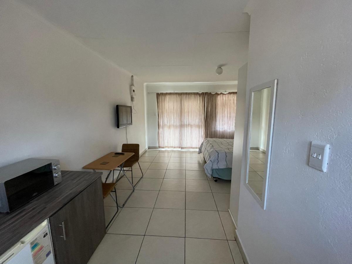 La Fiance Village Polokwane Bagian luar foto